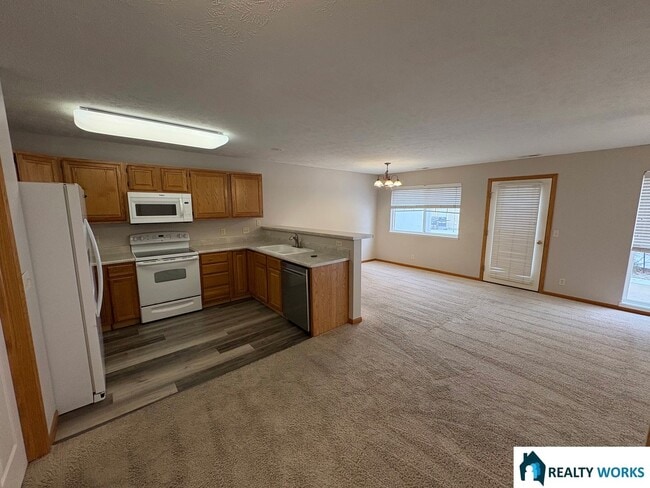 Building Photo - 3 bedroom townhome - SE Lincoln