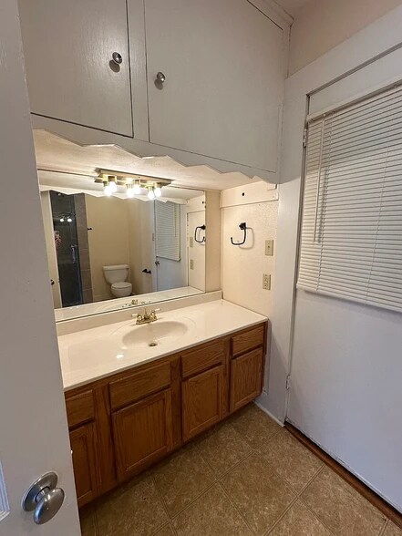Second bathroom - 521 E Charnwood St