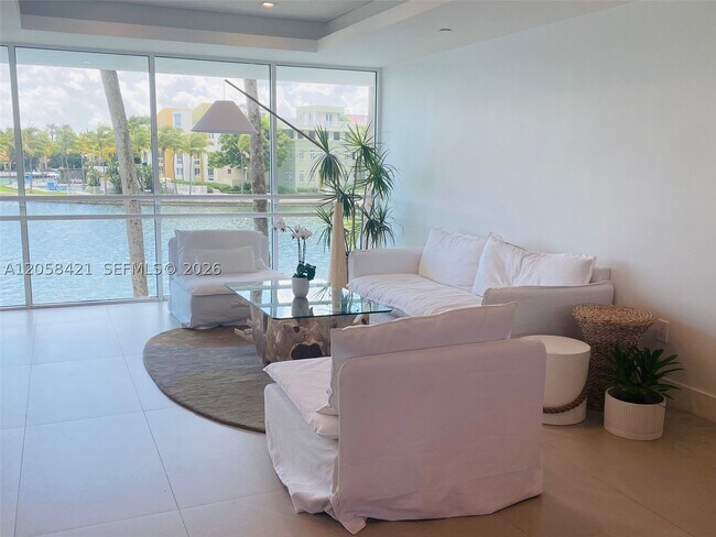Building Photo - 5900 Collins Ave