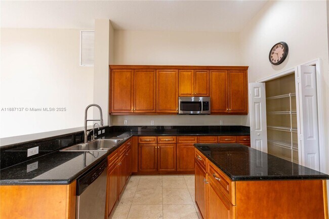 Building Photo - 18520 SW 39th Ct