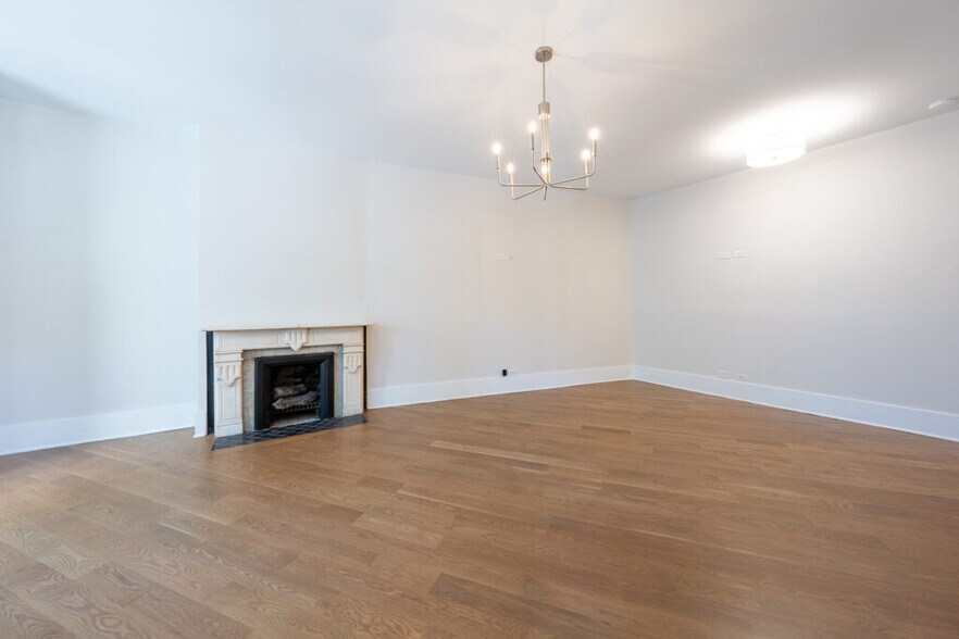 Building Photo - 2246 N Clark St