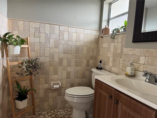 Building Photo - 9450 Poinciana Pl