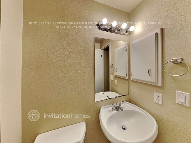 Building Photo - 28628 15th Ave S