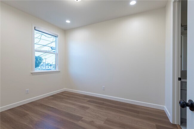 Building Photo - 5922 Encinita Ave