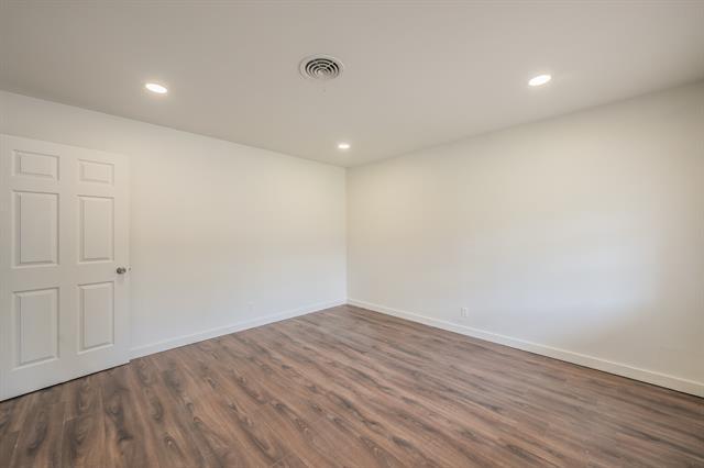 Building Photo - 2021 Glen Haven Dr