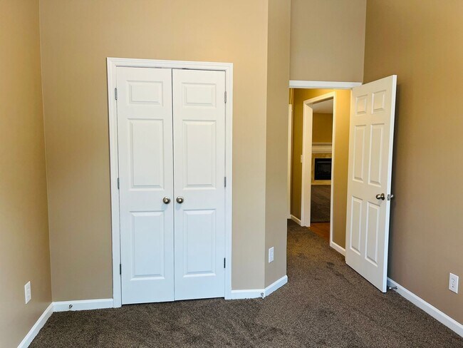 Building Photo - Welcome home! 3 Bedroom 2 Bath home in Sum...