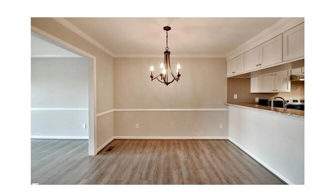 Building Photo - Charming 2-bedroom, 2.5-bathroom townhouse...