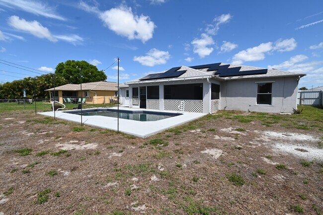 Building Photo - 136 SE 19th Ln