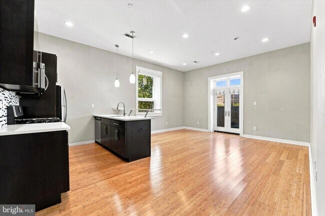 Building Photo - 655 59 N 16th Street Unit 1