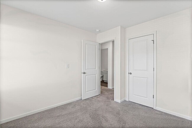 Building Photo - ***MOVE IN SPECIAL -$500 OF FIRST 2 MONTHS RENT WITH A MARCH 31ST OR SOONER MOVE IN DATE***Step i...