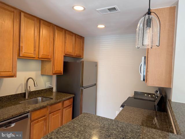 Building Photo - 3175 Summit Square Dr