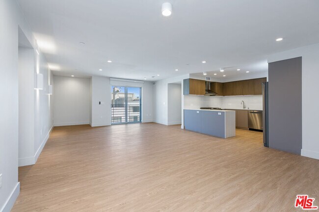 Building Photo - 11837 Mayfield Ave
