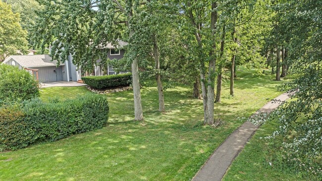 Building Photo - CLASSIC COLONIAL ELEGANCE WITH LAKESIDE SE...