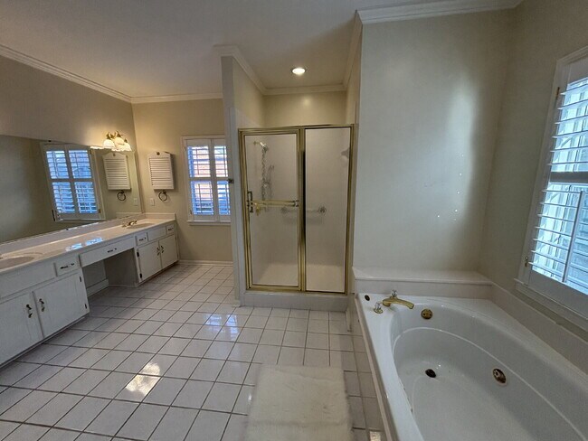 Building Photo - 39 Williamsburg Pl