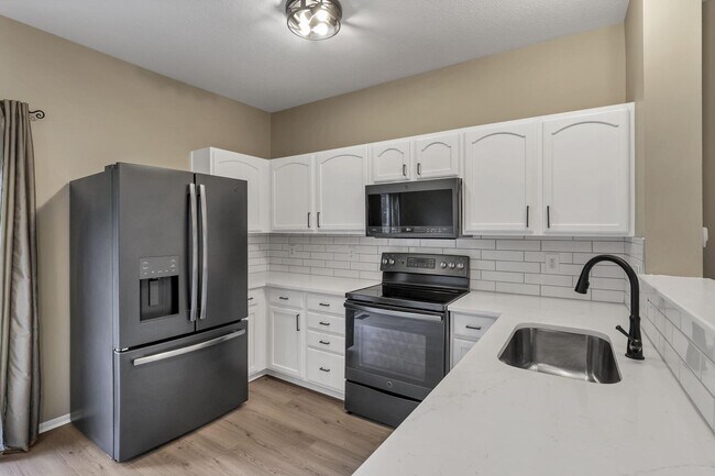 Building Photo - 1218 Green Dr