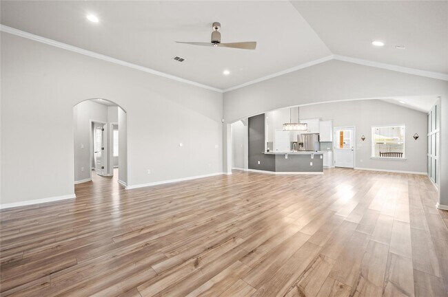 Building Photo - 10225 Bankhead Dr