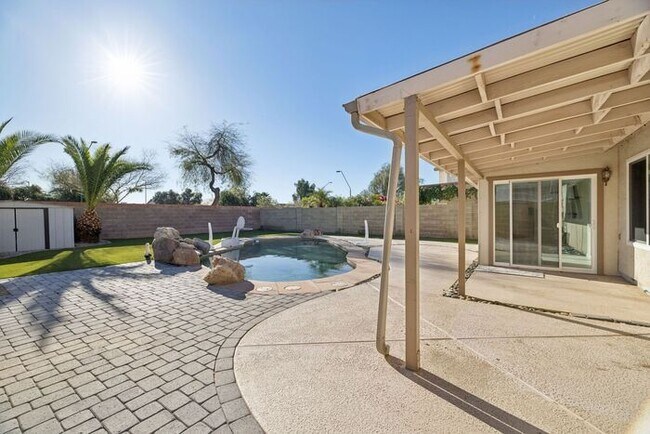 Building Photo - 1057 S Jamaica Way