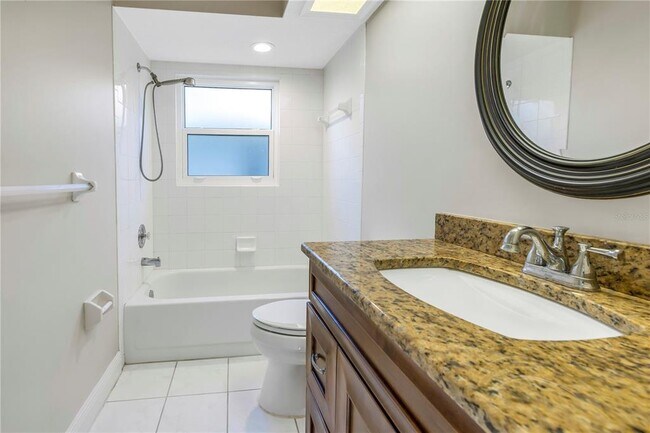 Building Photo - 4832 Queen Palm Terrace NE