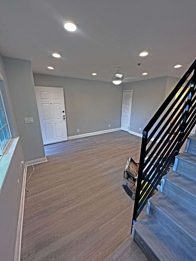 Building Photo - La Mesa Four-Plex Townhouse with Decks & G...