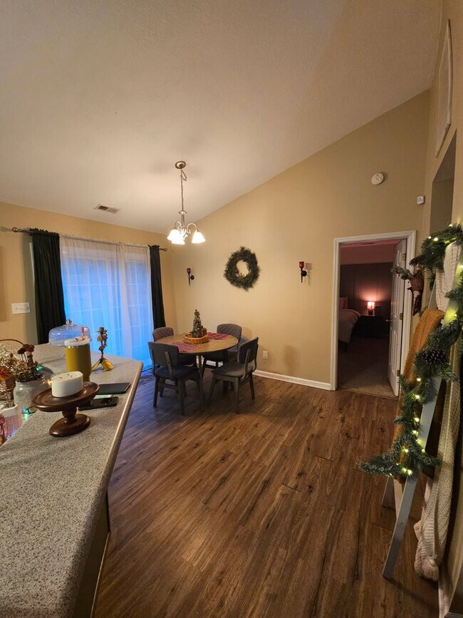 Building Photo - Beautiful 3 Bedroom Home In Jacksonville!