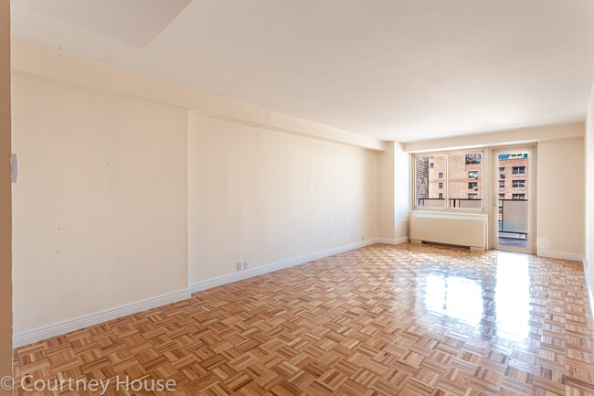 Interior Photo - Courtney House