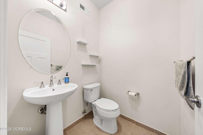 Building Photo - 2 Gonzalez Dr