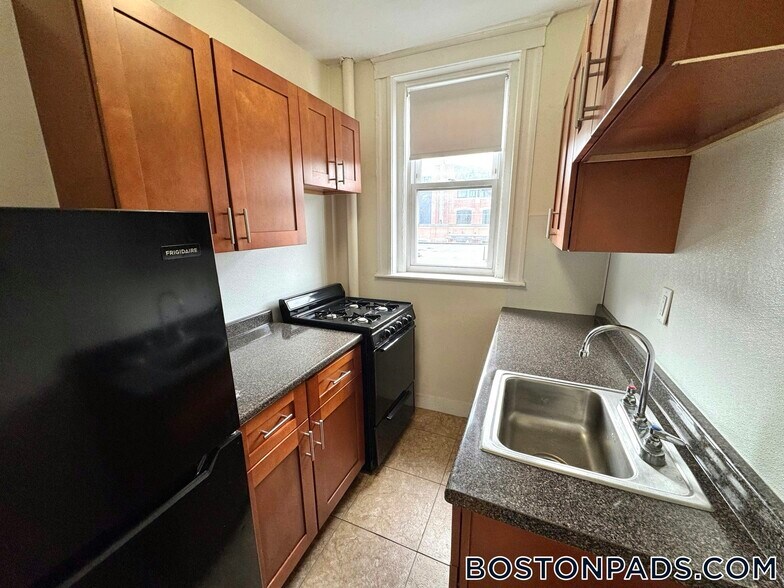 Building Photo - 1179 Boylston St