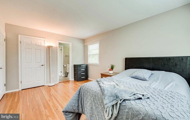 Building Photo - 4005 Lees Corner Rd