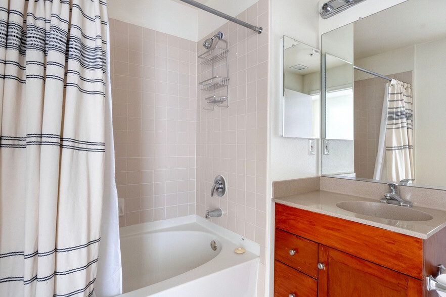 Building Photo - 754 The Alameda