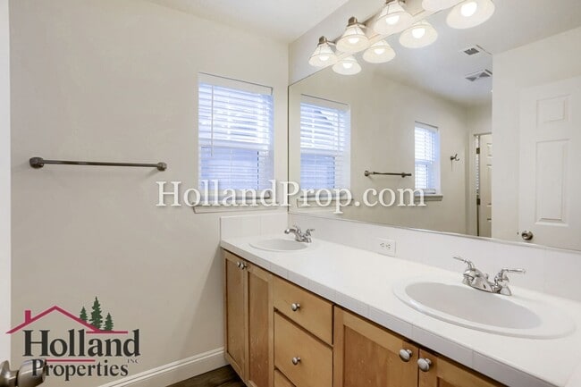 Building Photo - Charming 3-Bedroom Home with Wood Floors, Gas Fireplace & Private Patio