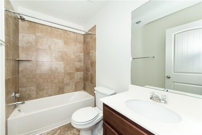 Building Photo - 708 Pinnacle Dr