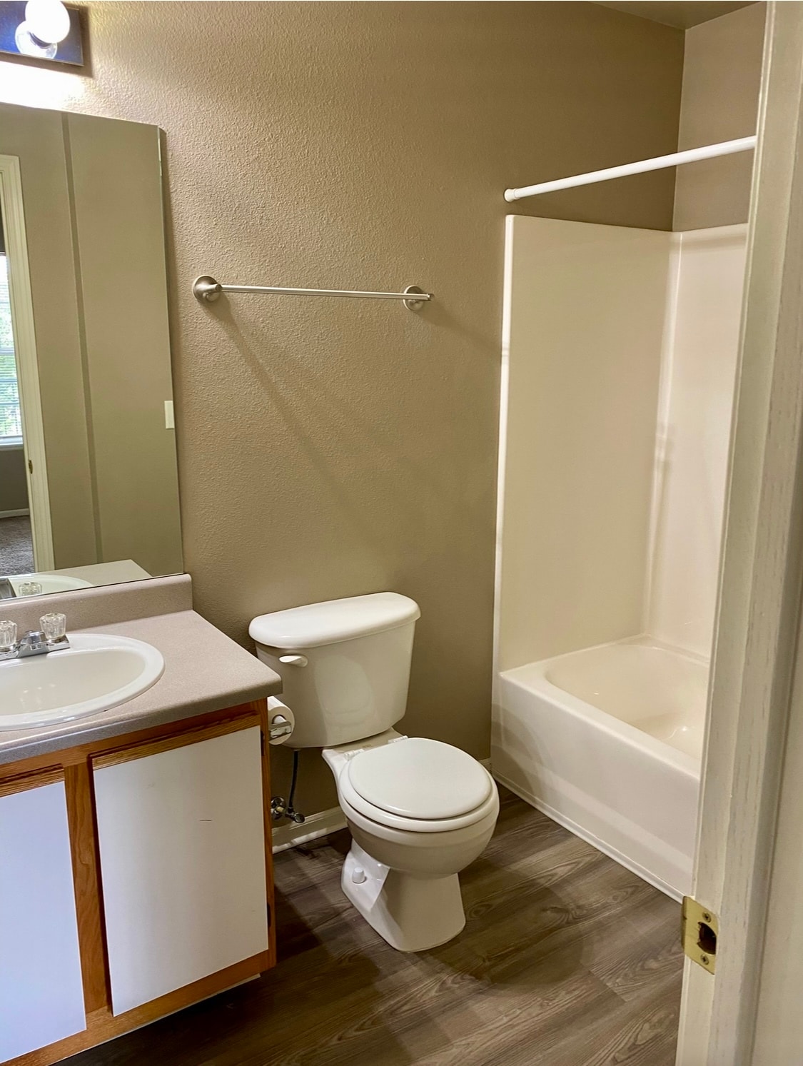 Master bathroom - 2226 W Elizabeth St