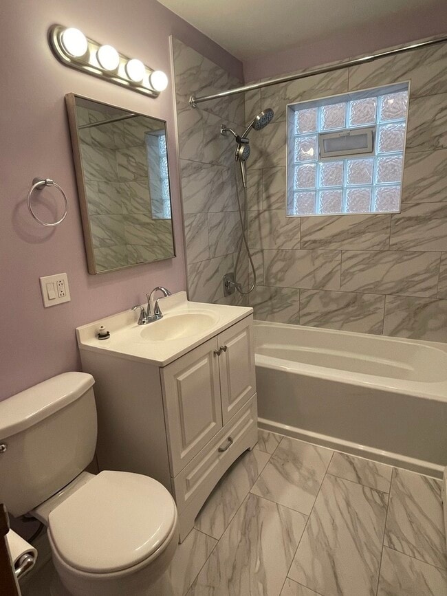 Building Photo - 5158 N Elston Ave