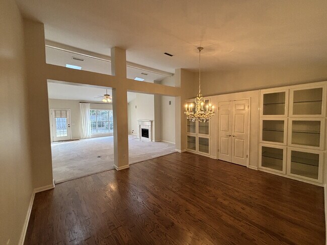 Building Photo - 39 Williamsburg Pl