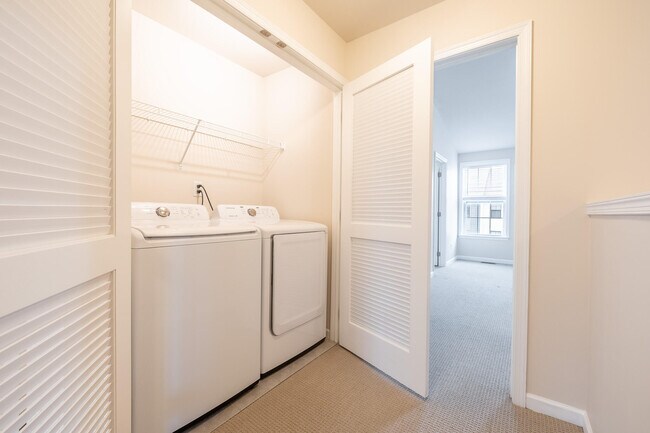 Building Photo - 2715 S Spurway Dr