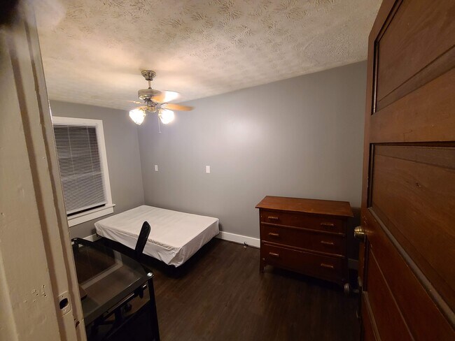 Upstairs Bedroom #3 - 916 E Stewart St