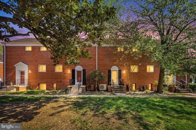 Building Photo - 1615 Mt Eagle Pl