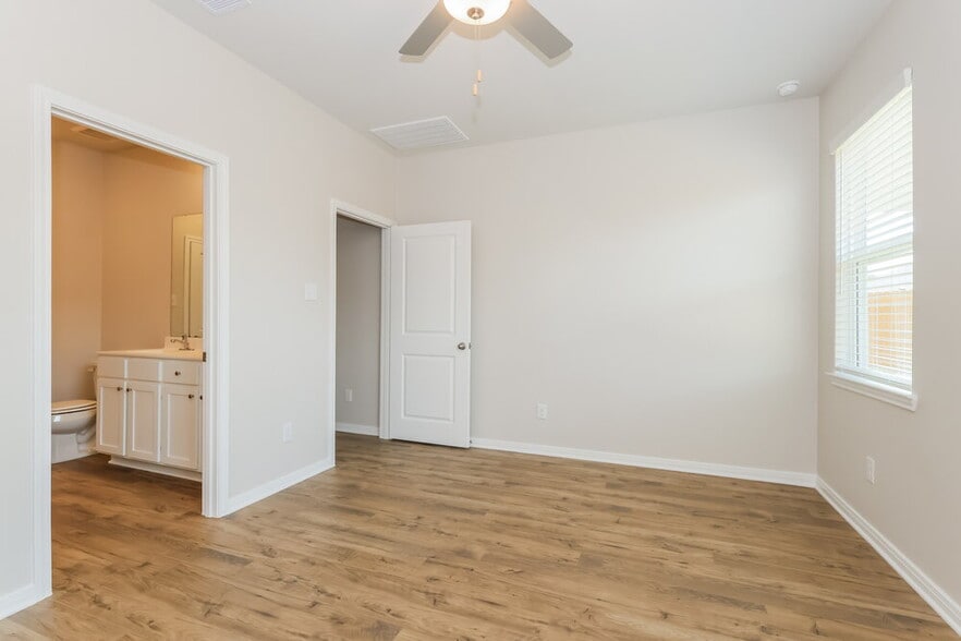Building Photo - 15574 Caramel Spgs Dr