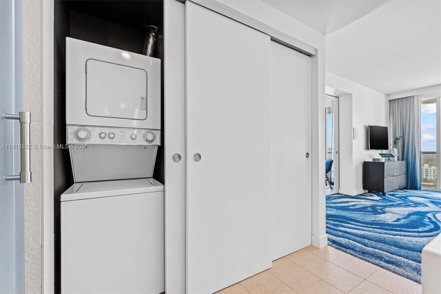 Building Photo - 3101 Bayshore Dr