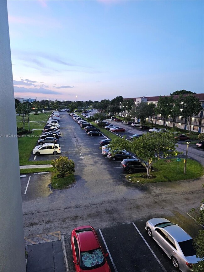 Building Photo - 13550 SW 6th Ct