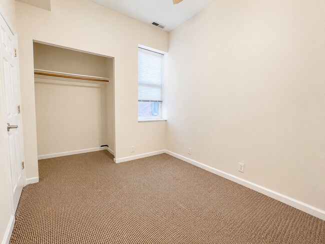 Building Photo - 1828 Willington St