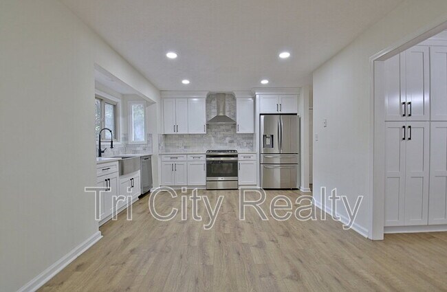 Building Photo - 150 Drennan Dr