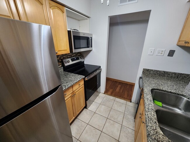 Building Photo - 5231 James Ln