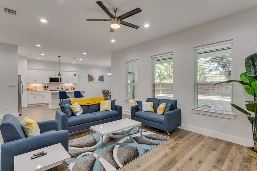 Primary Photo - 4120 Tram Dr