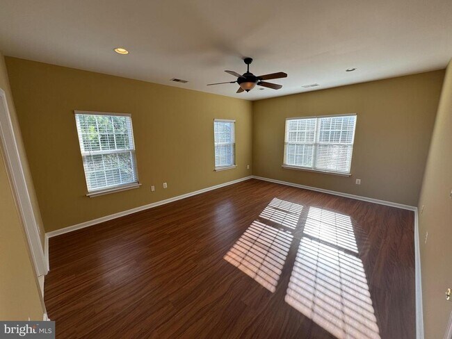 Building Photo - 400 Kintyre Ln