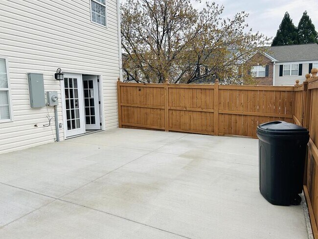 Building Photo - 305 Claybrooke Dr