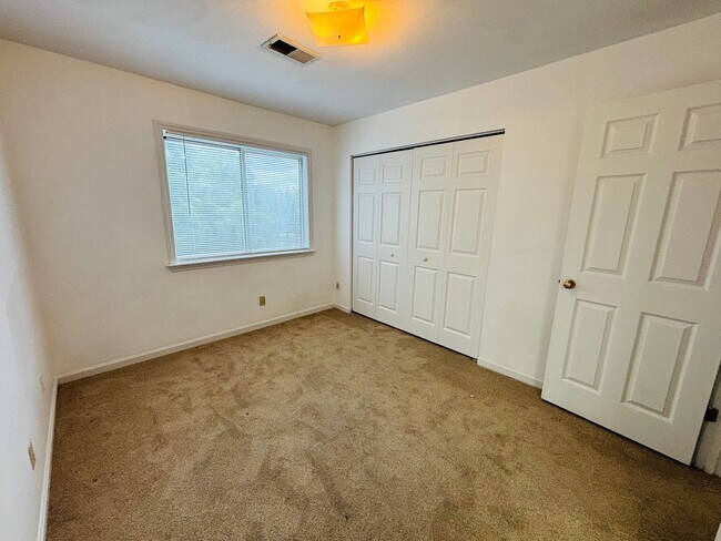 Building Photo - 400 Berryfield Ln