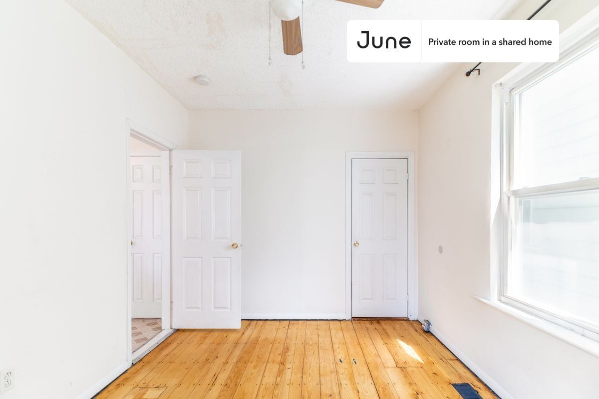Building Photo - Room in Shared 2 bed/1 bath home