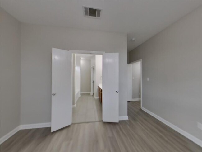 Building Photo - 312 Nogales Ln