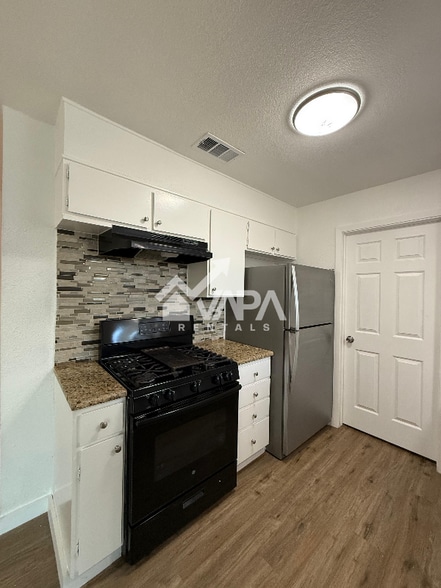 Building Photo - 1906 Wilsons Creek St